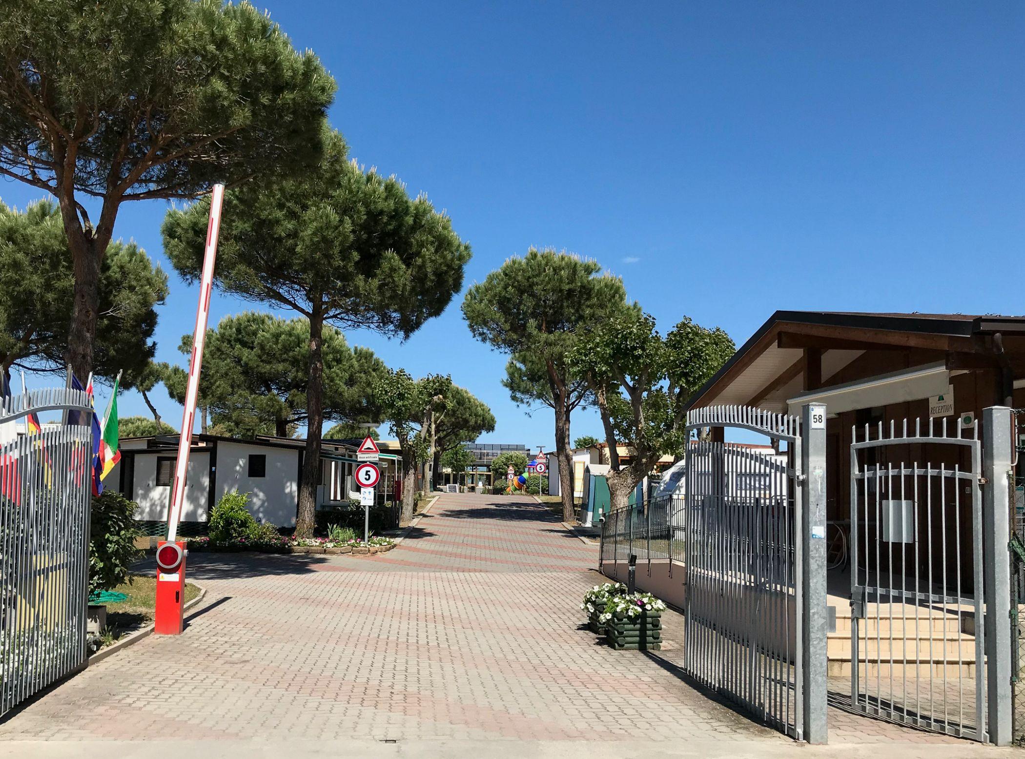Club Del Sole Pini Boutique Resort Punta Marina Exterior photo